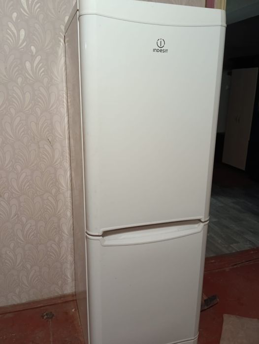 Продам холодильник Індезіт