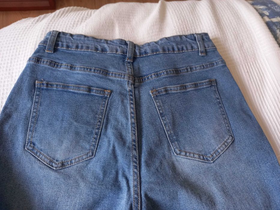 Calças ganga CIDER, perna larga, Tam M, mas veste S (Portes incluídos)