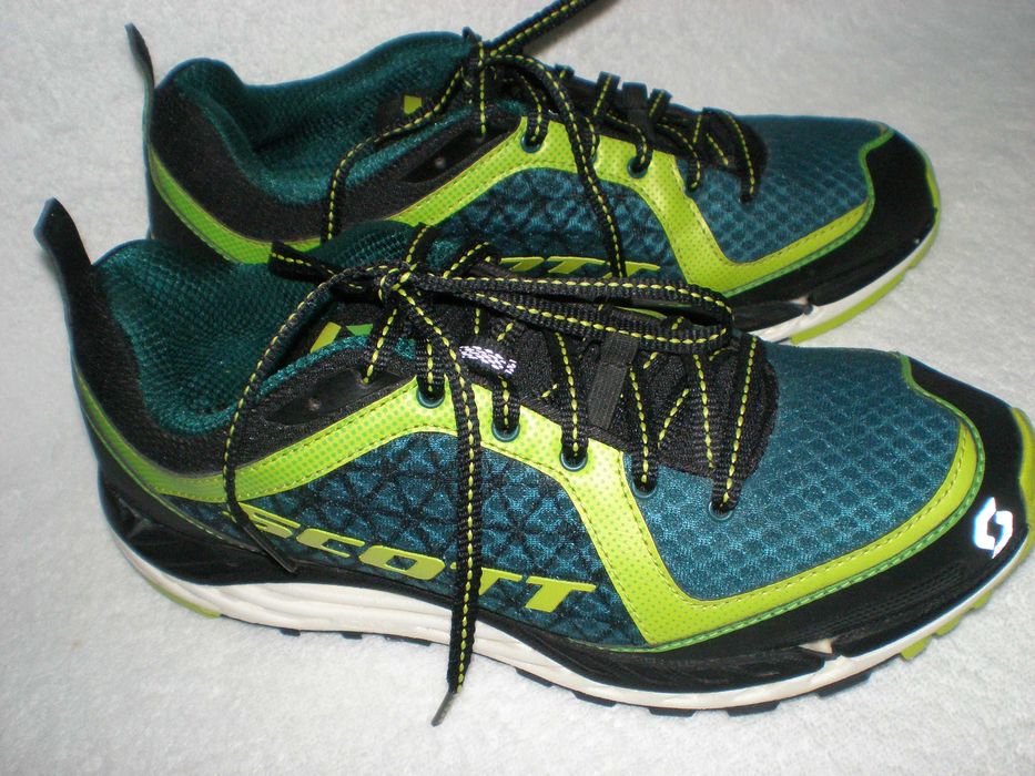 Крутые беговые кроссовки SCOTT AeroFoam р.41 , стелька 26 см. новые