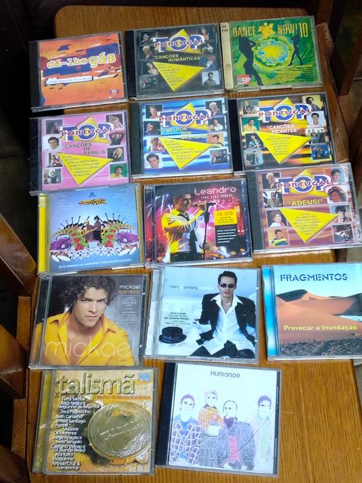 CDs de música entre outros