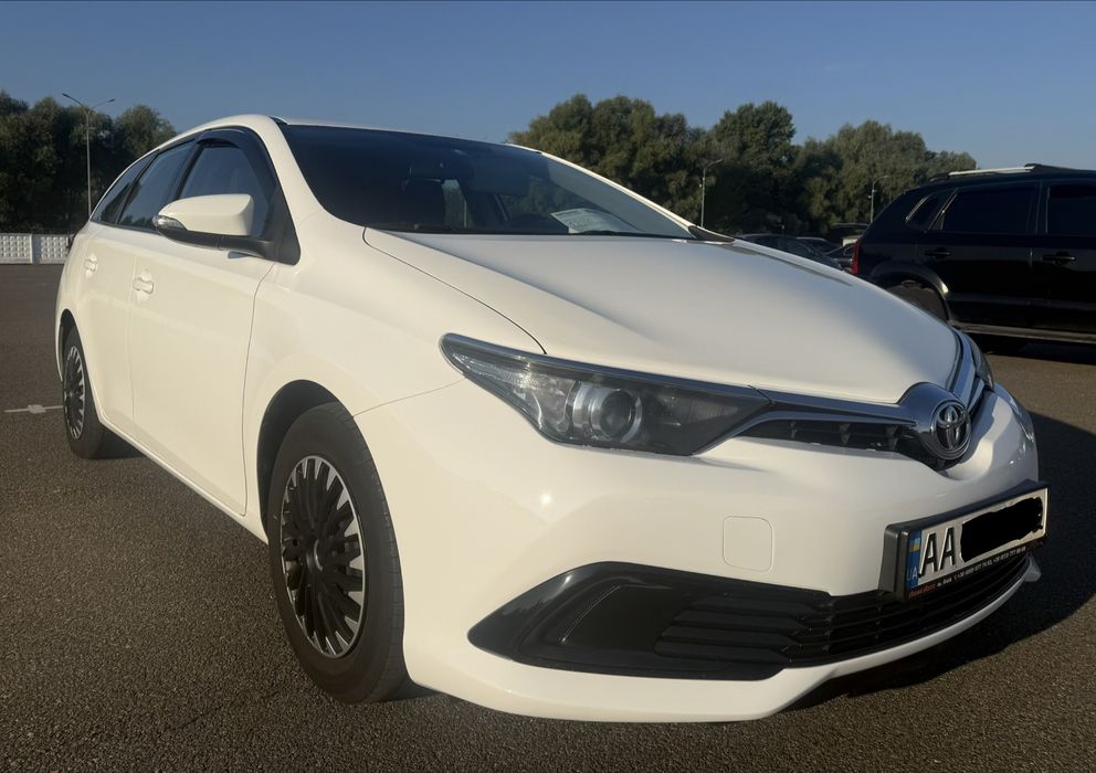 Toyota Auris 2015 p.