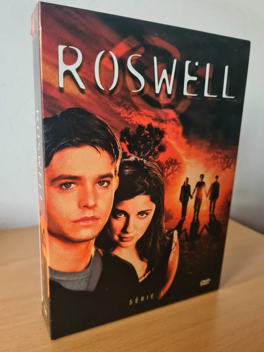 Primeira temporada da série "Roswell" em DVD