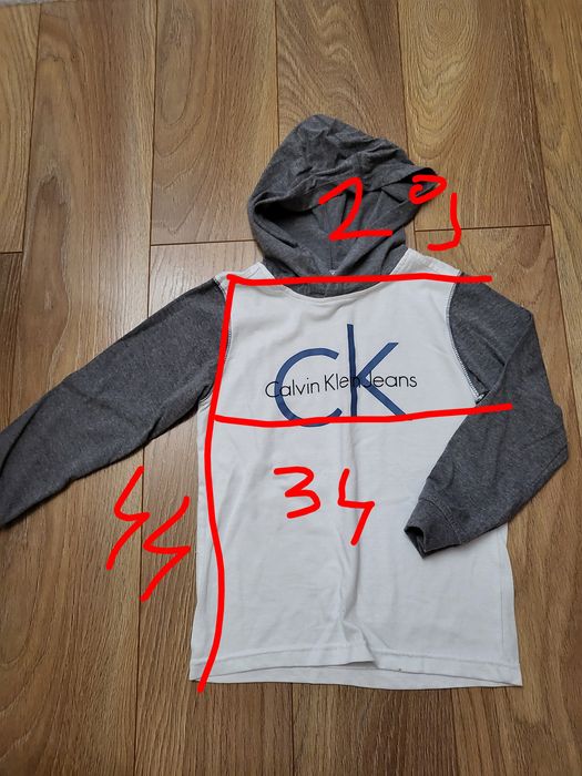 T-shirt Koszulka Calvin Klein dla chłopca na 5 lat z kapturem.
