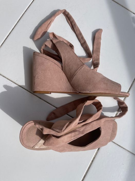 Sandálias rosa claro