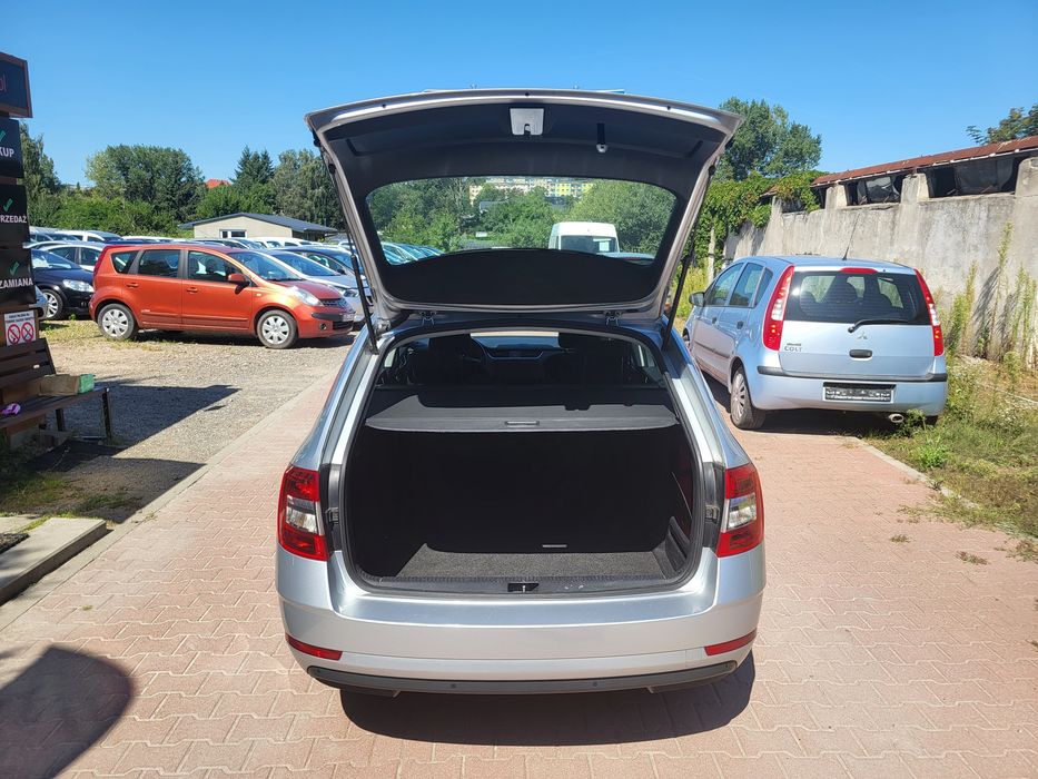 Skoda Octavia / Lift / 1.6 diesel / Salon Polska / Niski Przebieg