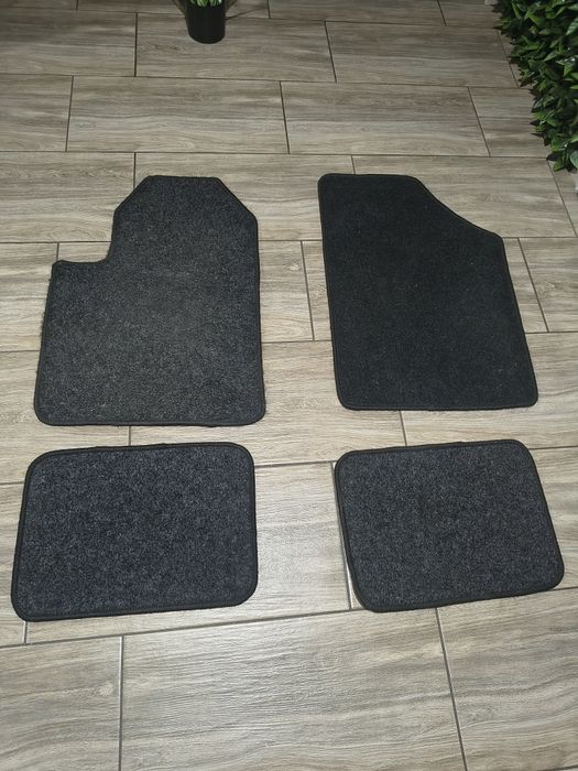 Dywaniki samochodowe filcowe uniwersalne