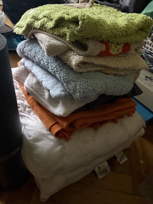 Do oddania stare poduszki koce maty poszewki