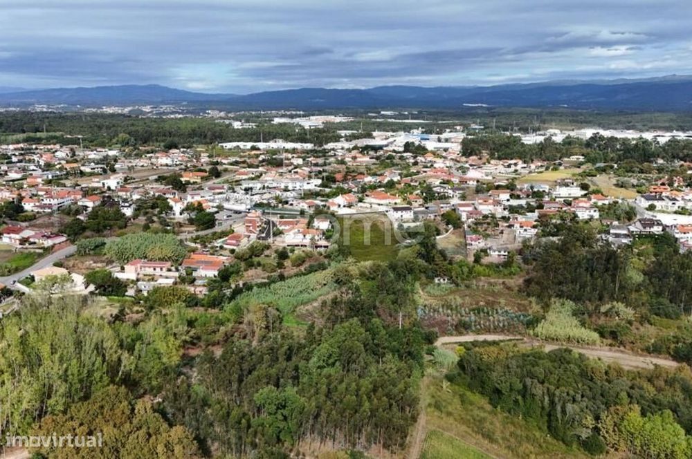 Terreno urbano com 1.018 m² em zona tranquila – Barrô, Águeda