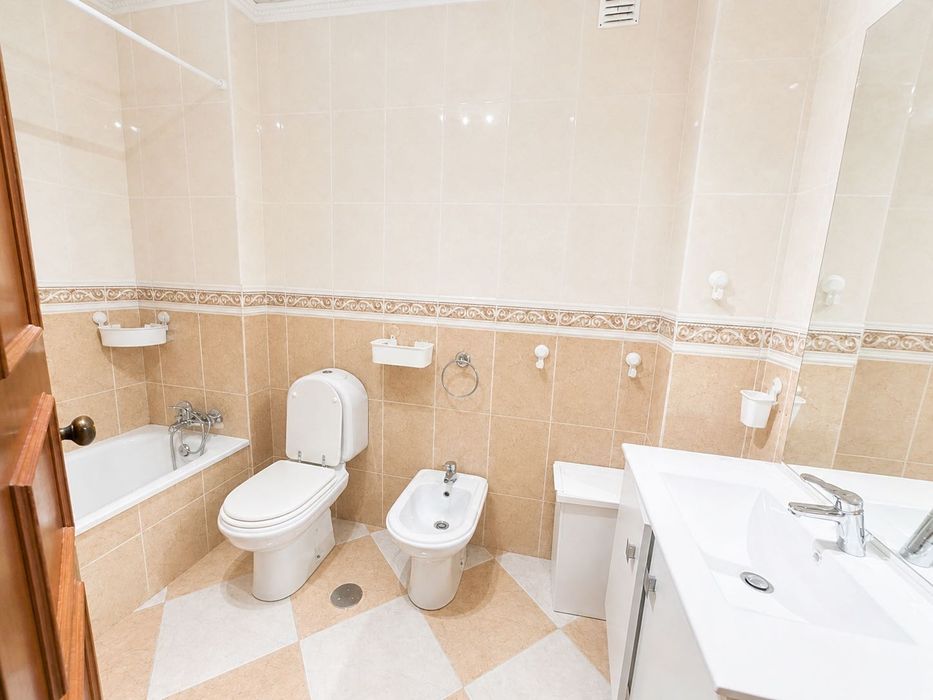 Apartamento T3 para arrendar R. Indepêndencia da Guiné
