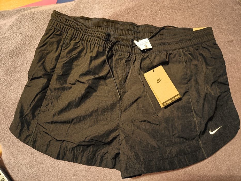 Nike Wind Runner 2inch woven shorts in black Rozmiar L