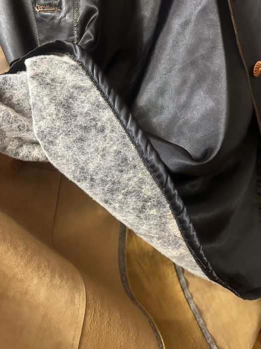 Пальто кожаное с воротником