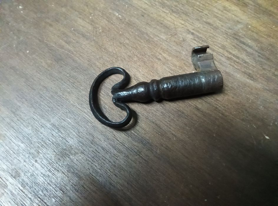 Baú antigo em bom estado