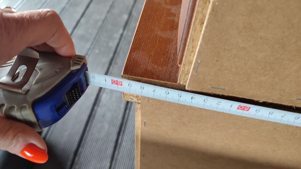 Narożna witryna do salonu