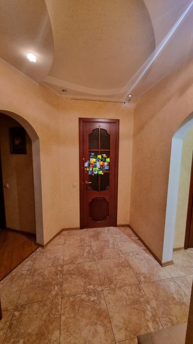 Продаж 2-к квартири з ремонтом та меблями, вул. Милославська, 45