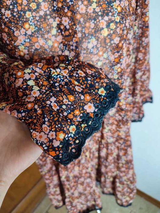 Piękna sukienka w kwiaty marki Y.A.S