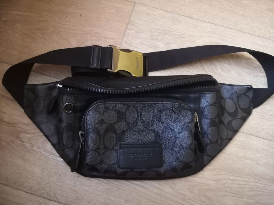 Продам сумку бананку coach оригінал.