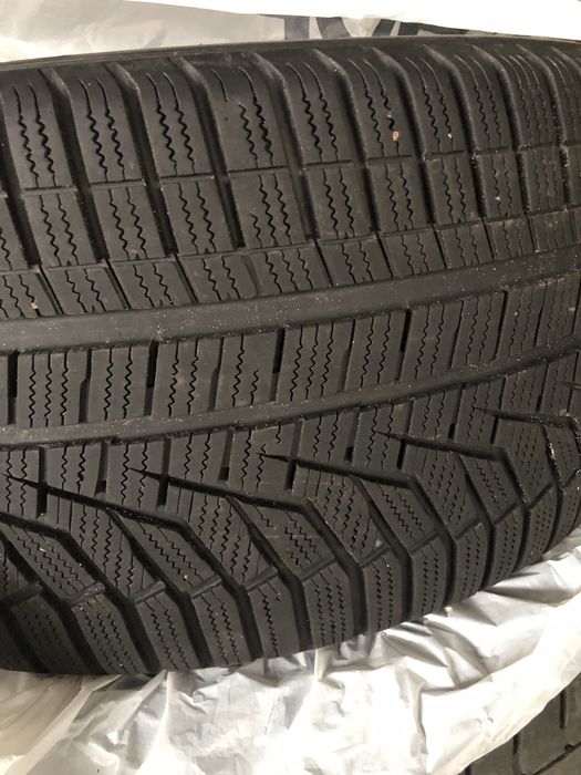 Шина зимова-275/35/20 Hankook