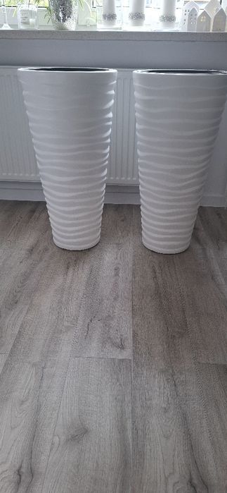 Dwie  nowe wielkie donice .