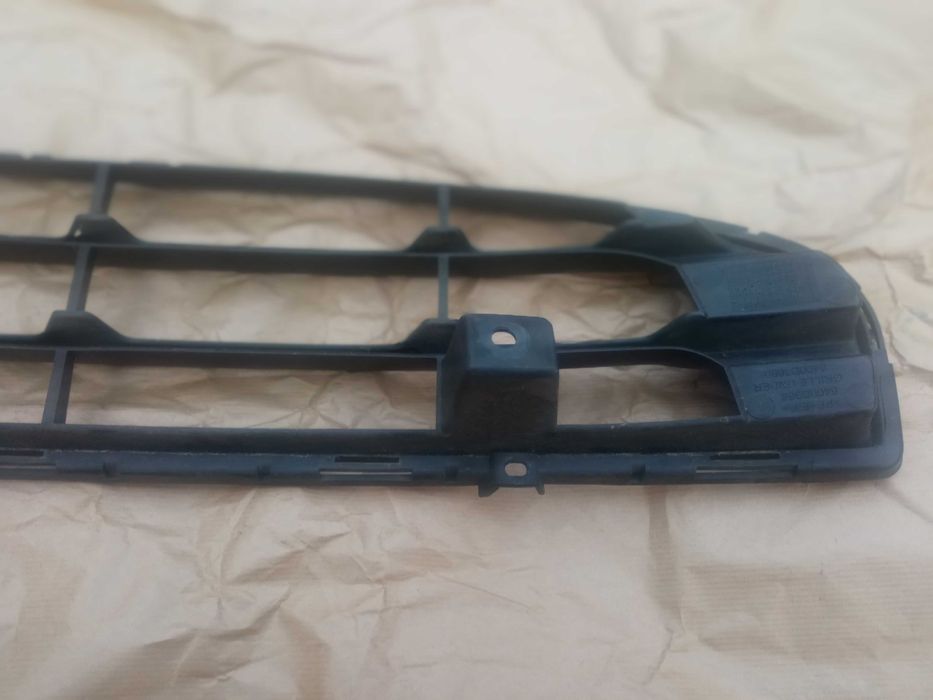 Mitsubishi Space Strar 2 II Kratka Zderzaka Środkowa Oryginał 2014