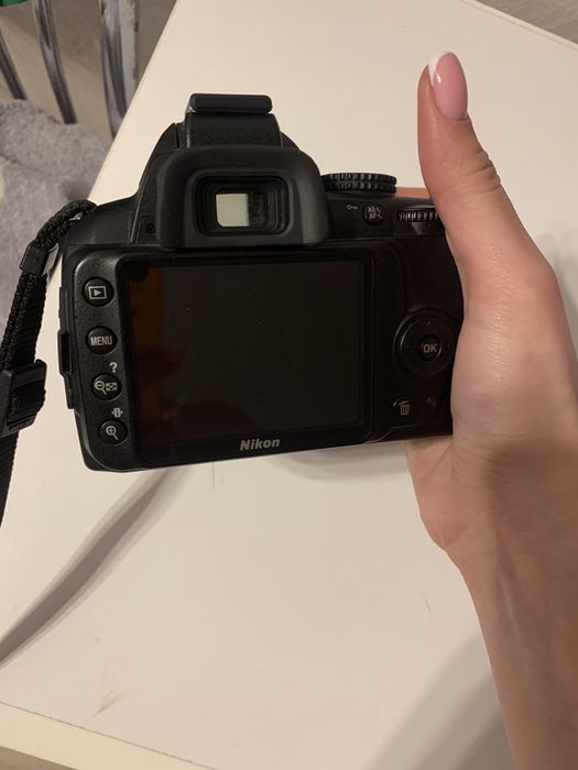 Зеркалка Nikon D3000 + обьектив 18-55 kit + сумка с флешкой