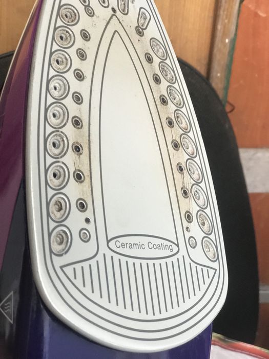 Dois ferros de emgomar a vapor