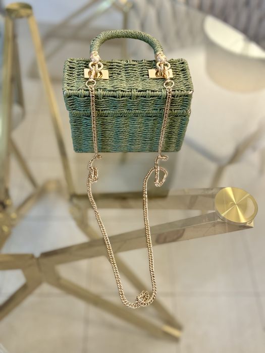 Malas de mão em junco e pele varias cores