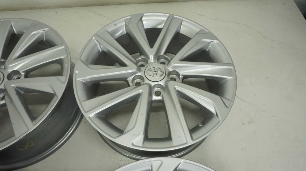 Felgi  17 Toyota RAV 4 CH R COROLLA AURIS AVENSIS YARIS 4 oryginał