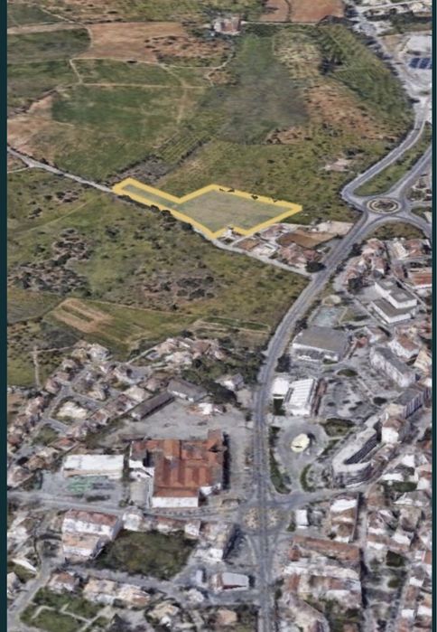 Arrenda-se terreno de 17000 m2 em Lagoa no Algarve