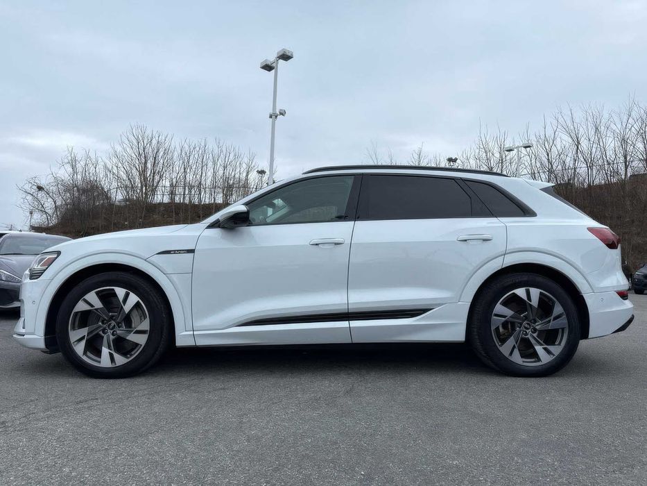 Audi e-tron Premium quattro      2022