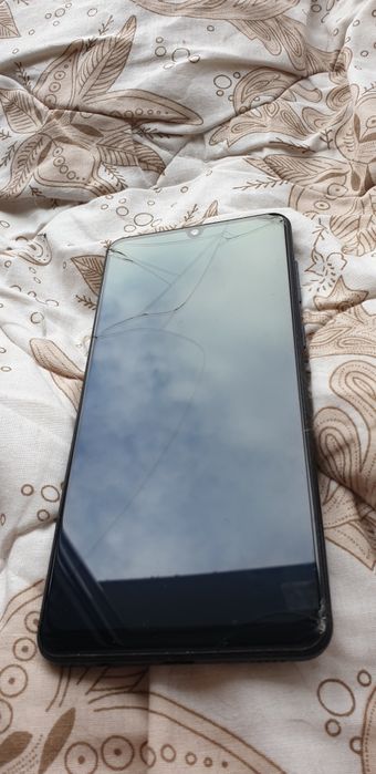 Продам смартфон Samsung Galaxy a31,gual sim,android 12,nfc,4/64.