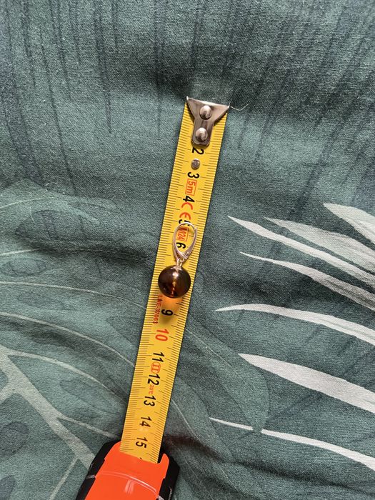 Srebrne, brązowe wiszące kolczyki, bursztyn, kulka