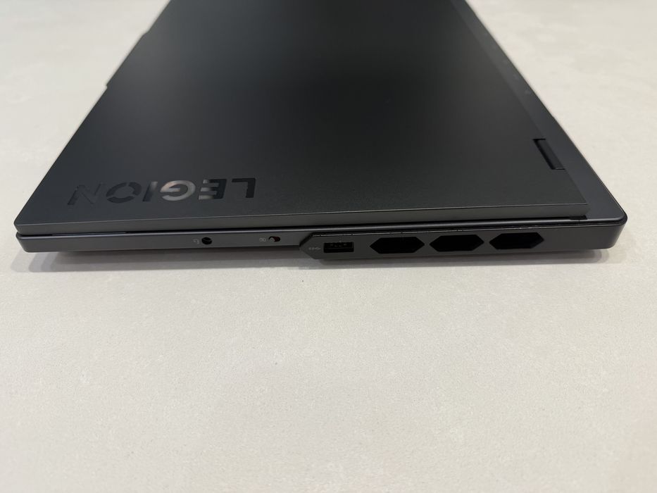 Lenovo Legion Pro 7 | 16IRX8H