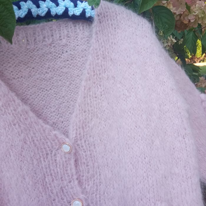 Nowy ręcznie robiony sweter kardigan handmade Drops Melody pudrowy róż