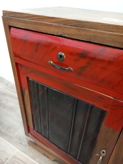 Cómoda antiga vintage