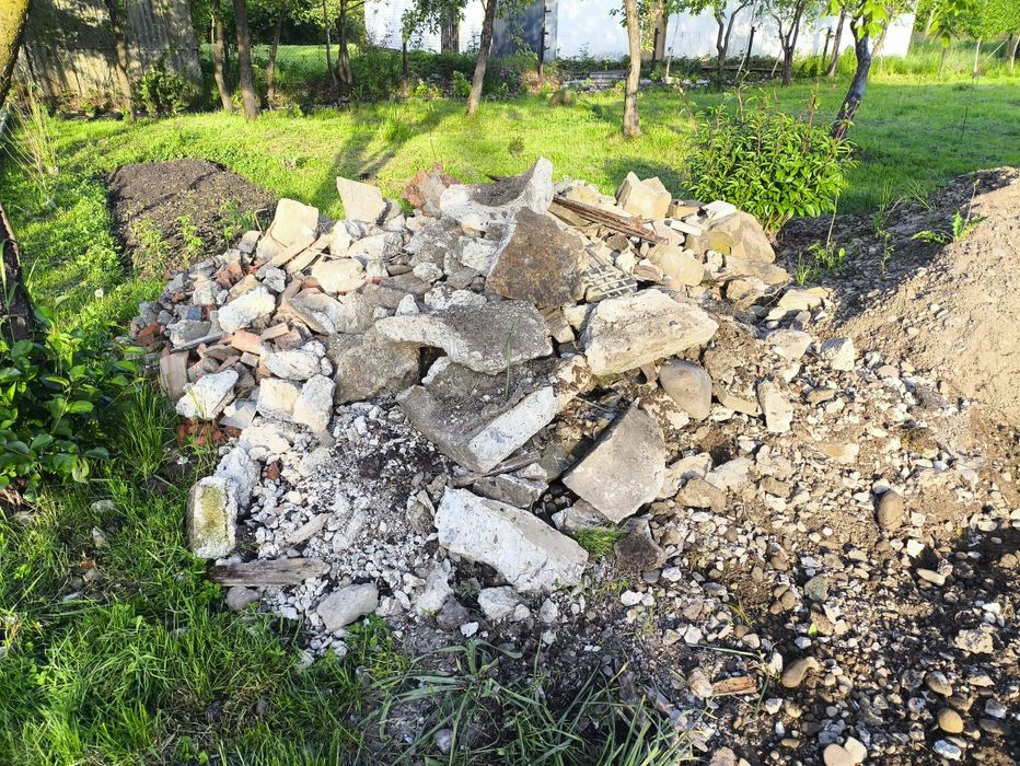 Віддаю безкоштовно на підсипку