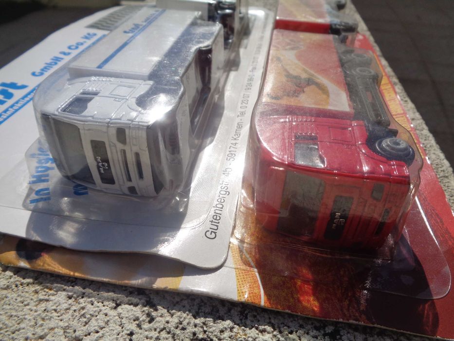 1:87 MAN Lote de 2 camiões novos de carga com atrelado