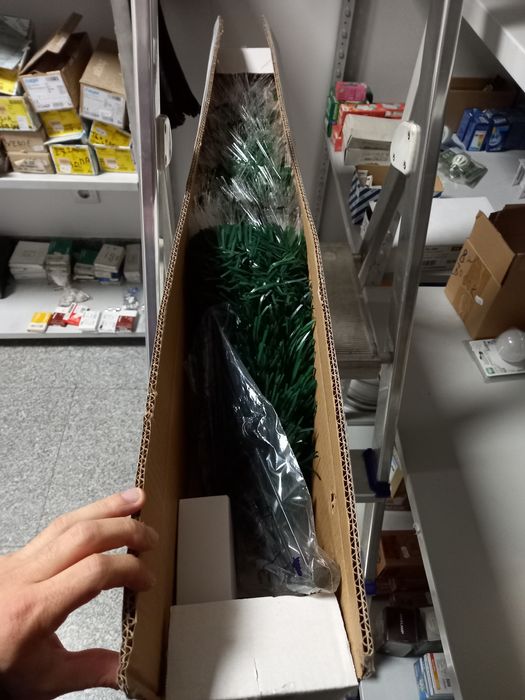 Árvore de Natal 55x120cm - 135 Leds Integradas e Fácil Armação