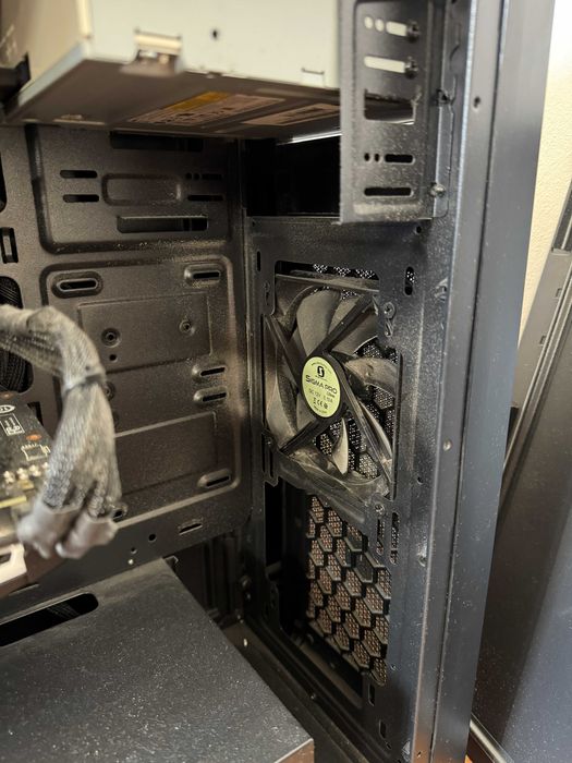 Komputer stacjonarny z procesorem Intel Core i7 szóstej generacji