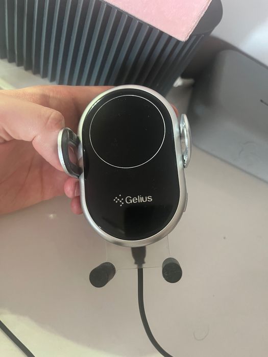 uchwyt na telefon w samochodz