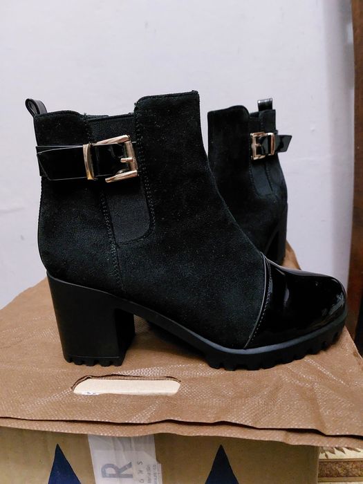 Черные ботинки на каблучке