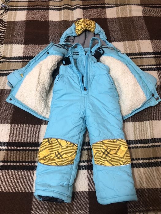 Продам детский зимний комбинезон, два в одном.