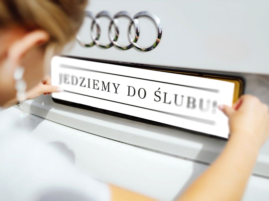 Minimalistyczne personalizowane ślubne tablice rejestracyjne białe