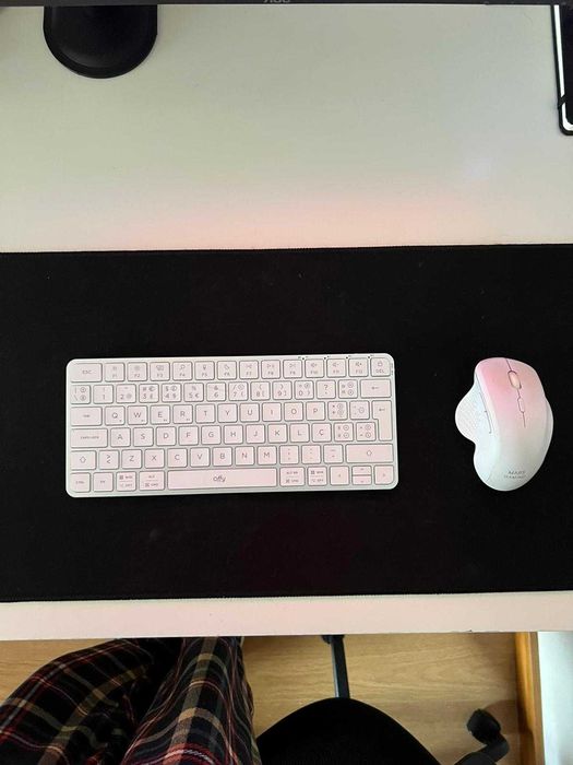 Conjunto rato, teclado e tapete estilo apple - Como novo