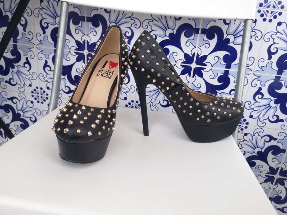 Sapatos de salto alto com tachas Seaside Mafra •