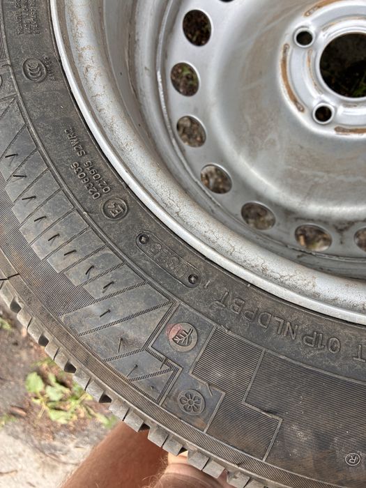 Всесезонная резина Triangle 195/65 R15 + Диски Renault 4x100 R15