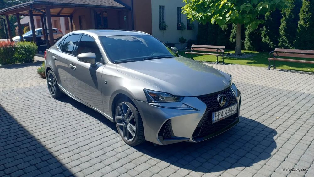Lexus IS