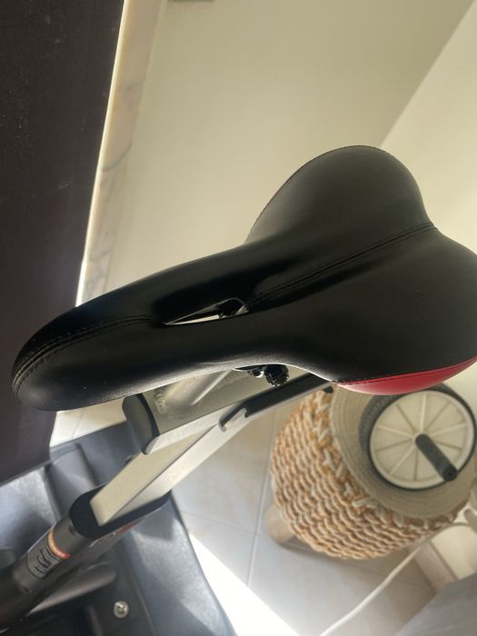 Life Fitness IC2 Indoor Cycling Bike + Mat & Cleaning Kit. Pickup only