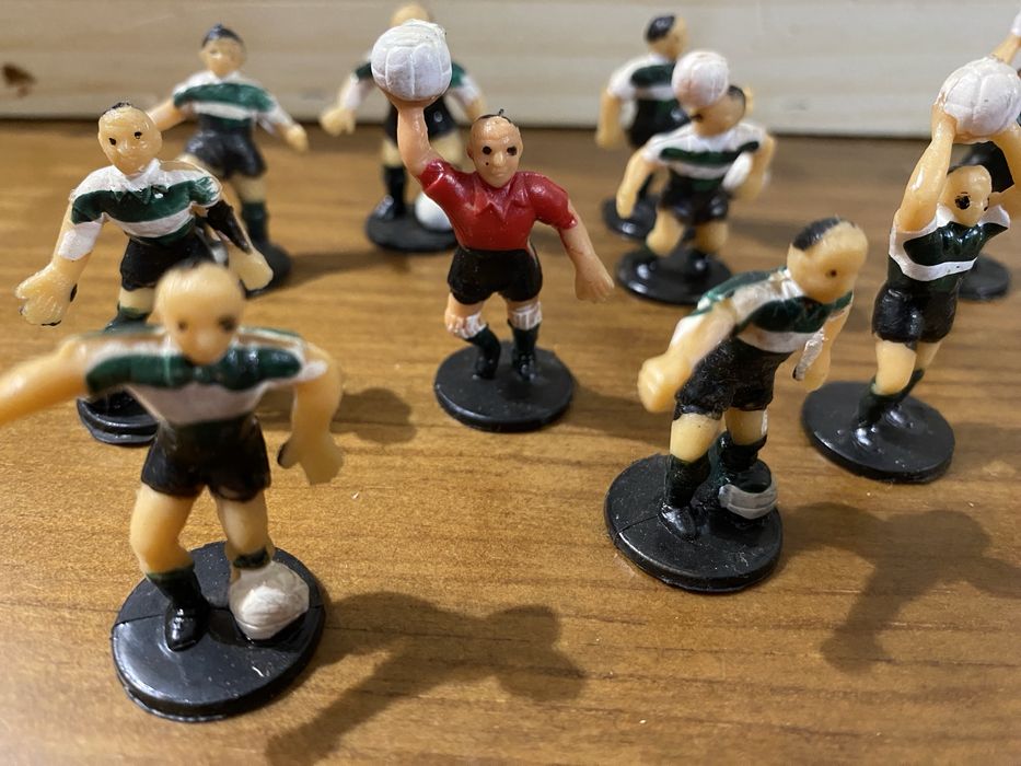 11 bonecos futebol miniatura tipo Subuteo