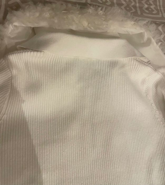 Blusa canelada com pêlo na gola removível NOVA