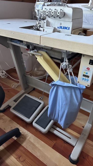 Overlock maszyna do szycia Juki MO-6814S
